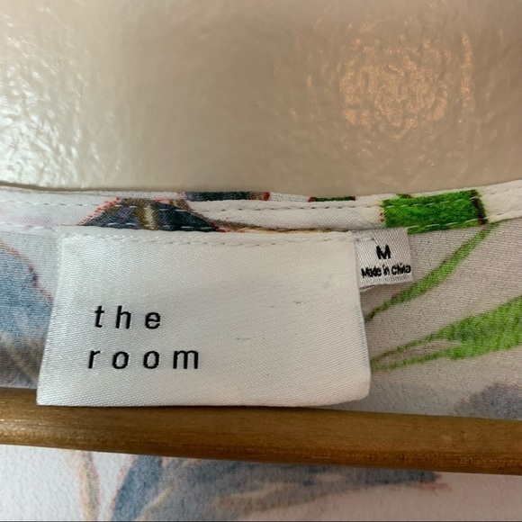 [The Room] White & Colored Floral Print Flutter Sleeve Tie Detail Cropped Top - Picture 5 of 10